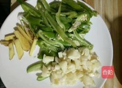 青椒炒火腿的做法图解2