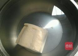 皮蛋拌豆腐的做法图解1