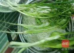 炒米线的做法图解1