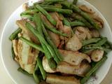 鱼饼炒豆角的做法[图]
