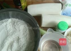 白萝卜虾米蒸饺的做法图解1