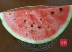 西瓜皮拌火腿的做法图解1
