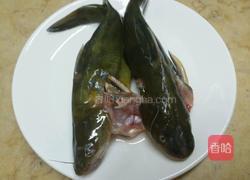 红枣炖鲢鱼的做法图解1