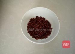 红豆粥的做法图解1