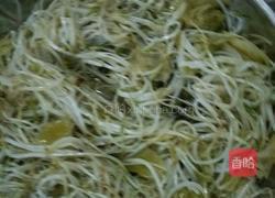 绿豆芽炒咸菜的做法图解7