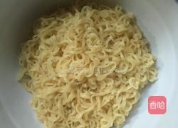圣女果圈火腿奶油方便面的做法图解1
