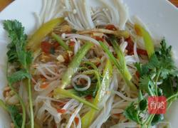 凉拌绿豆芽金针菇的做法图解7