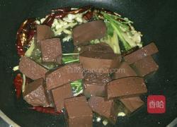 韭菜绿豆芽炒猪红的做法图解5