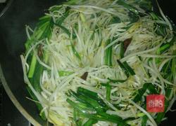 韭菜绿豆芽炒猪红的做法图解8