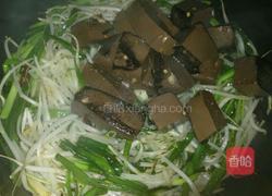 韭菜绿豆芽炒猪红的做法图解9