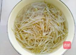 凉拌绿豆芽菠菜粉丝的做法图解3