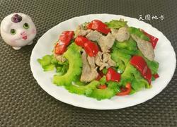 彩椒肉片炒苦瓜