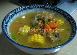 胡萝卜玉米虫草花肉骨头汤