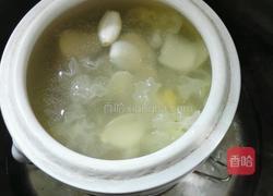 薏米银耳百合冰糖炖猪心的做法图解7