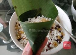 红豆葡萄干糯米粽的做法图解3