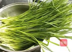 韭菜猪肉饺子的做法图解1