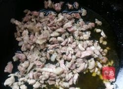 鸡蛋韭菜肉――面条的做法图解3