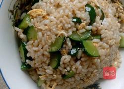 黄瓜鸡蛋炒米饭的做法图解5