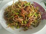 黄豆芽炒肉片