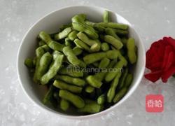 凉拌毛豆的做法图解1