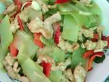 莴笋红椒炒肉片