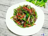 双椒香芹炒猪舌根的做法[图]