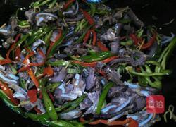 双椒香芹炒猪舌根的做法图解7