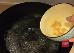 菠菜豆腐瘦肉海米蛋花汤的做法图解5