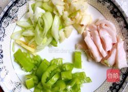 土豆丝炒肉的做法图解1