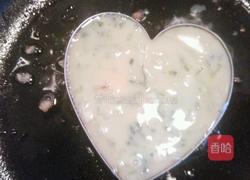 韭菜鸡蛋爱心饼的做法图解5