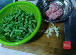肉糜炒四季豆的做法图解1