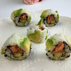 鳄梨烟熏鲑鱼卷
