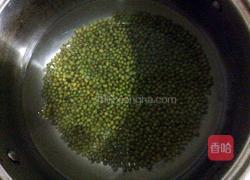 大米绿豆粥的做法图解2