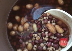 红豆薏米粥的做法图解3