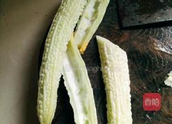 苦瓜炒肉的做法图解1
