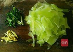 莴笋炒肉的做法图解2
