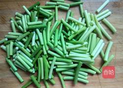 蒜苔炒肉丝的做法图解2