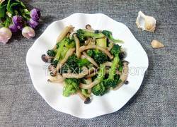 西兰花炒蟹味菇