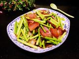 腊肉炒蒜薹