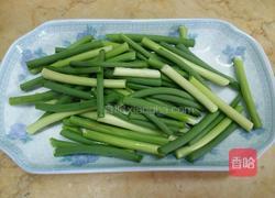 蒜苔炒肉的做法图解1