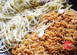 银芽肉丸炒面的做法图解4