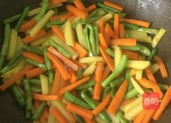 炒三条（土豆，豆角，胡萝卜）的做法图解4