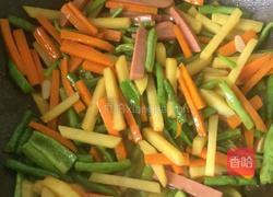 炒三条（土豆，豆角，胡萝卜）的做法图解5