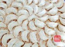 韭菜鸡蛋虾片水饺的做法图解3