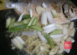 青红辣椒炒鱼的做法图解4