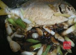 青红辣椒炒鱼的做法图解5