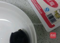 皮蛋拌豆腐的做法图解1