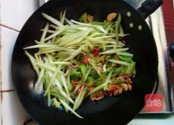 芹菜炒肉丝的做法图解4