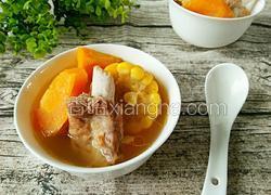胡萝卜玉米排骨汤