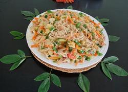 鸡腿杂蔬拌面